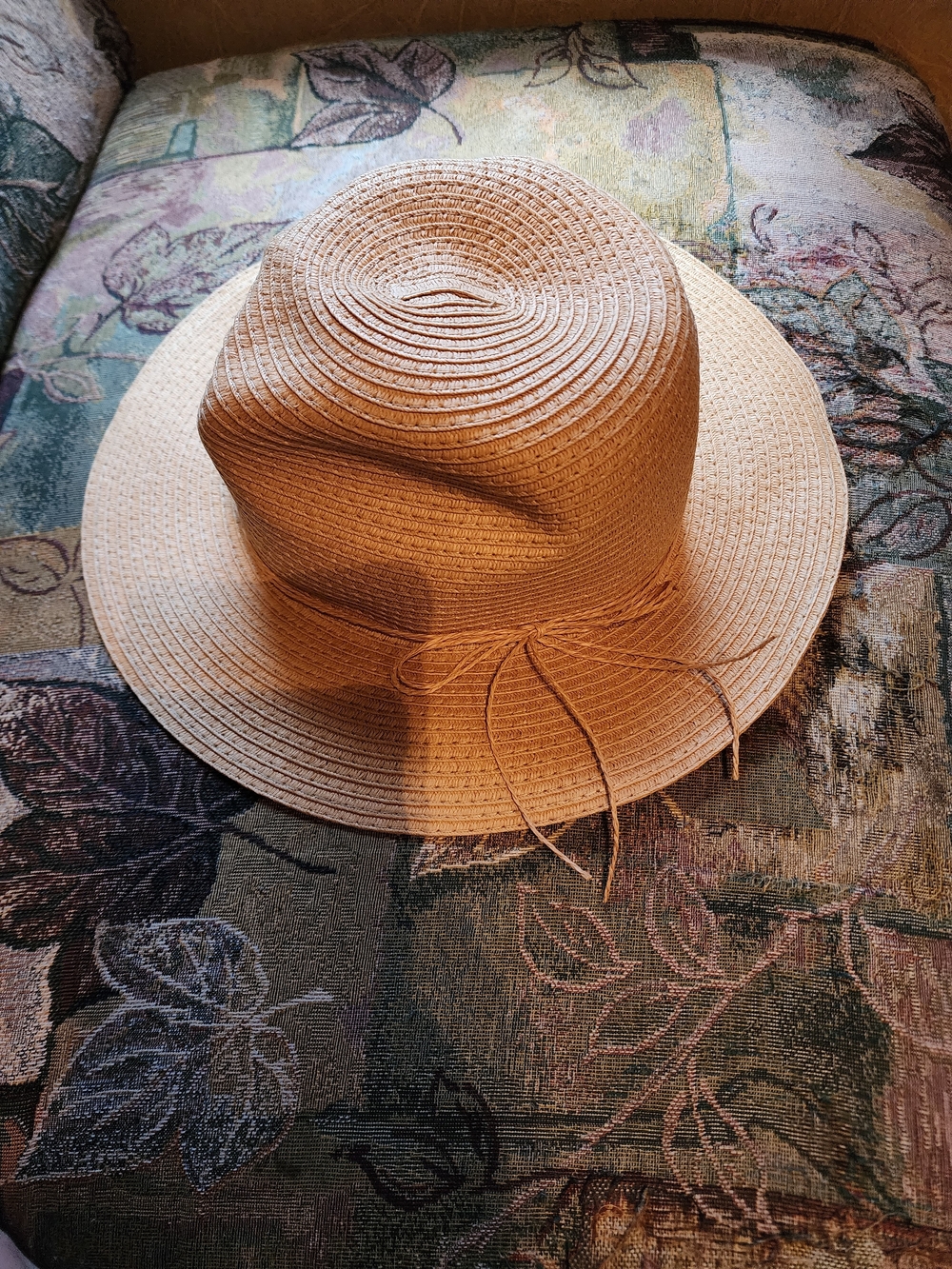 Classic Wide-Brim Straw Sun Hat - Tan